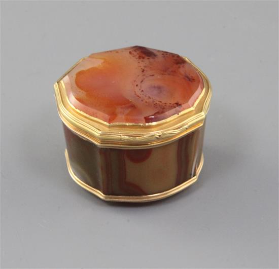 A late 18th/early 19th century Swiss? gold mounted banded agate shaped circular pill box, 43mm.